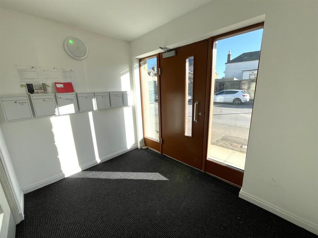 COMMUNAL ENTRANCE VESTIBULE