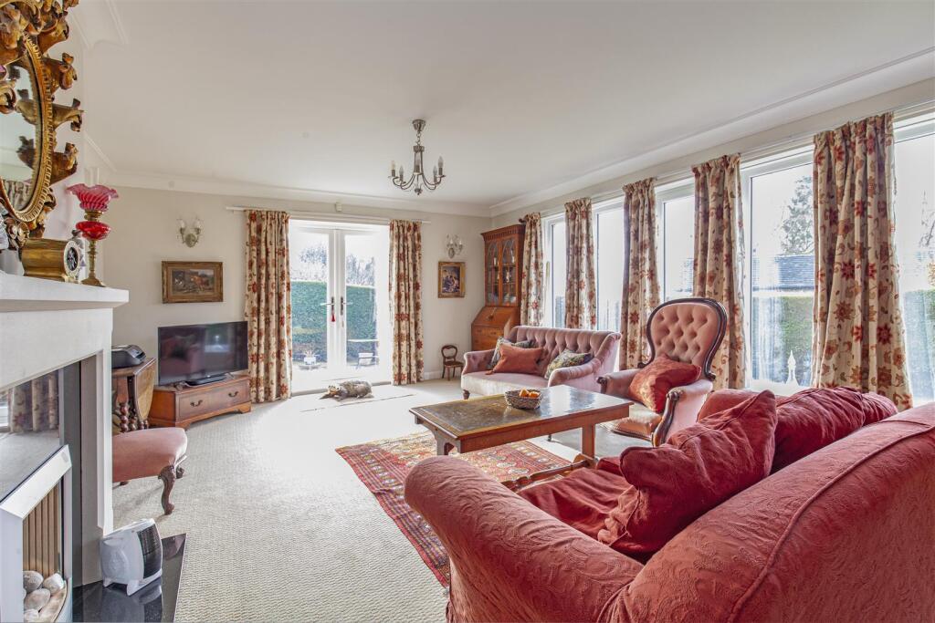 Reception Room-2.jpg