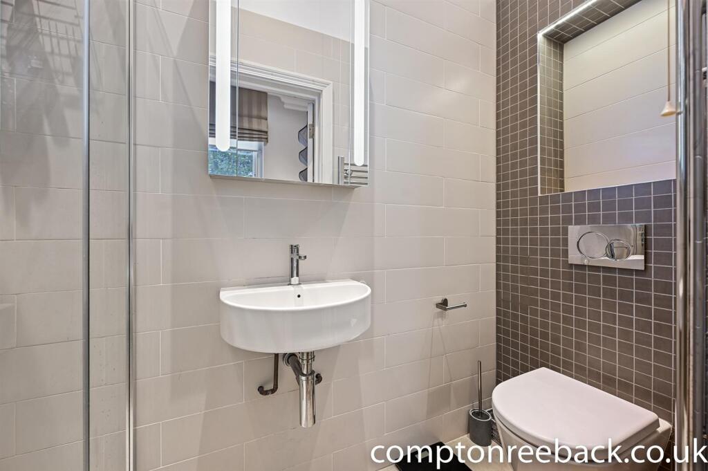 En suite shower