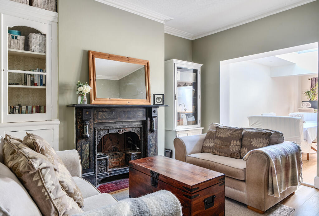 1346868-11-68bed8...