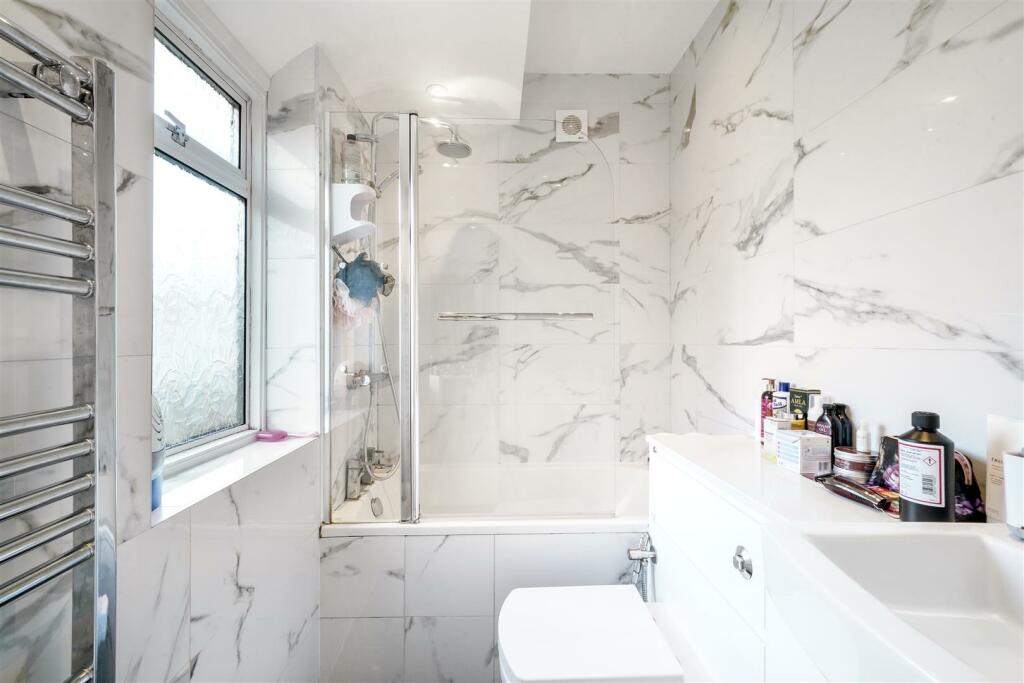 560 Whitton Avenue West - Mh3wubnuXlAlcVufWVoR.jpg