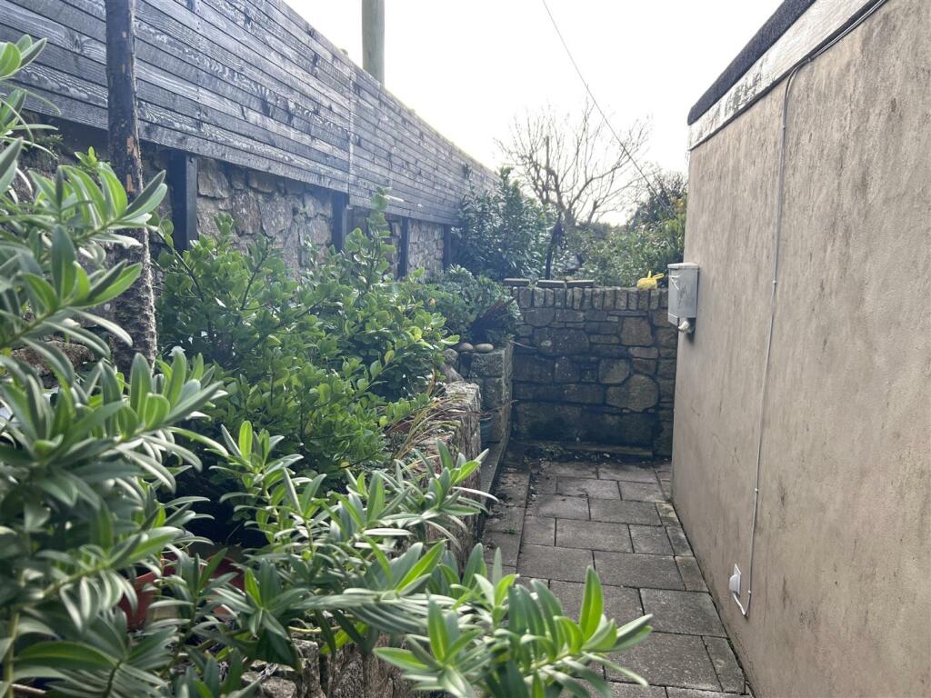Garden, Garage, Views