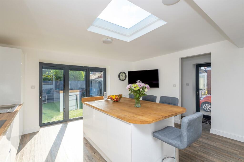 Open plan living/kitchen/diner