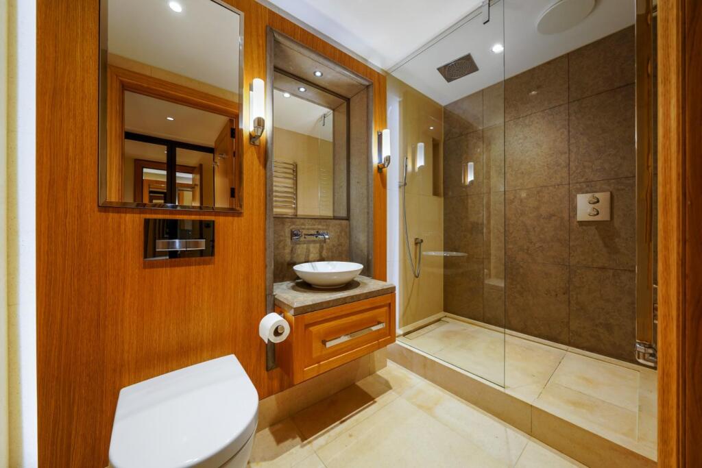 Abell House SW1P 4FE-4.jpg