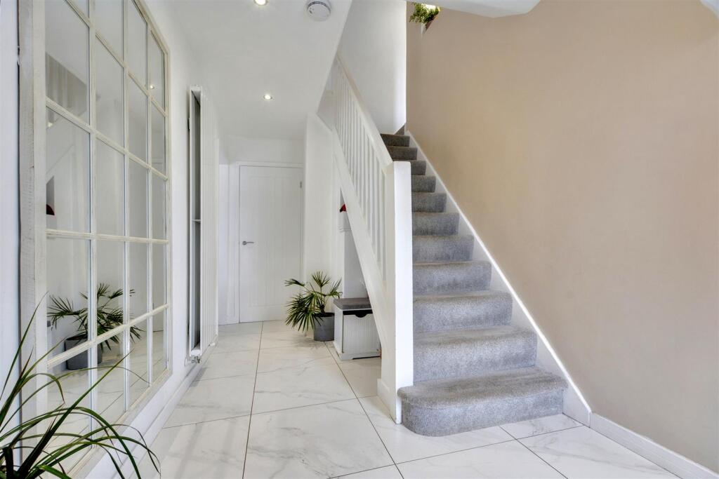 Entrance Hall_2.jpeg