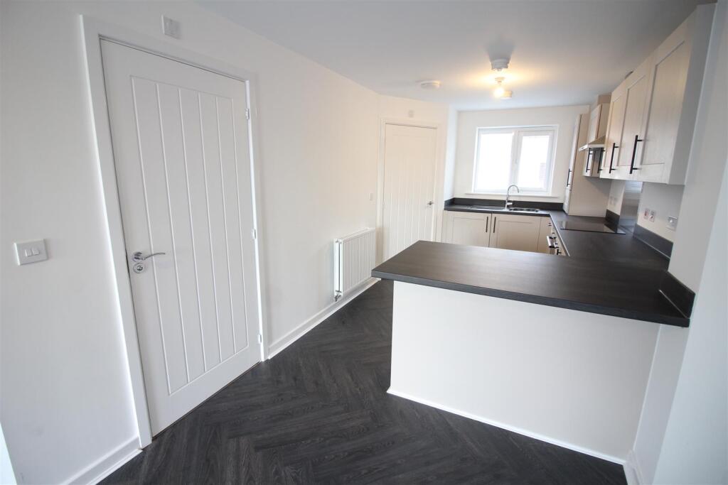 Lounge/Fitted Kitchen