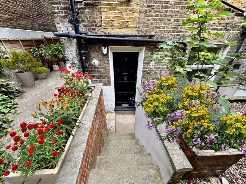 Flat Front Door (furnishings and acce...