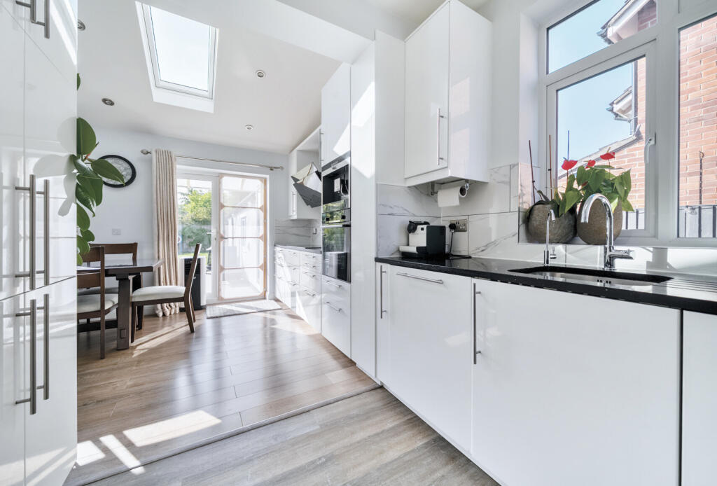 1317929-9-68623e2...