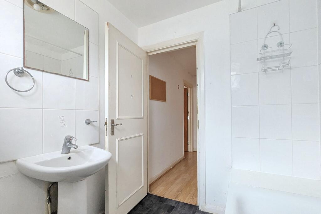 Flat 6, 69 Johnson Street, London, E1 0AQ