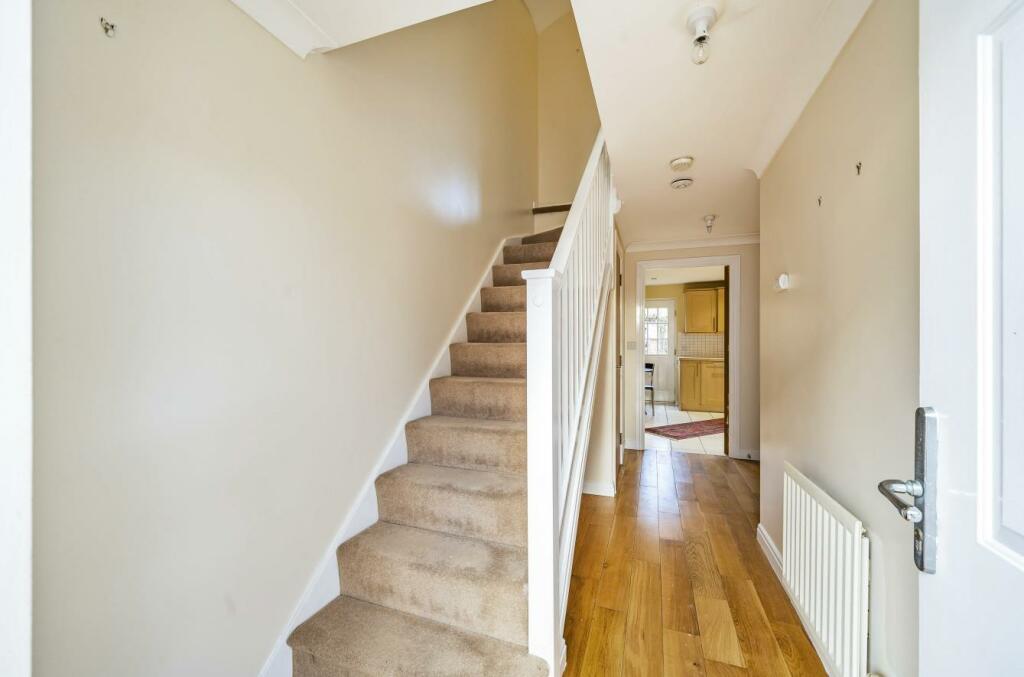 11 Robin Close