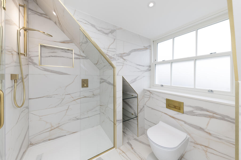 Ivy Court 8- bath (1