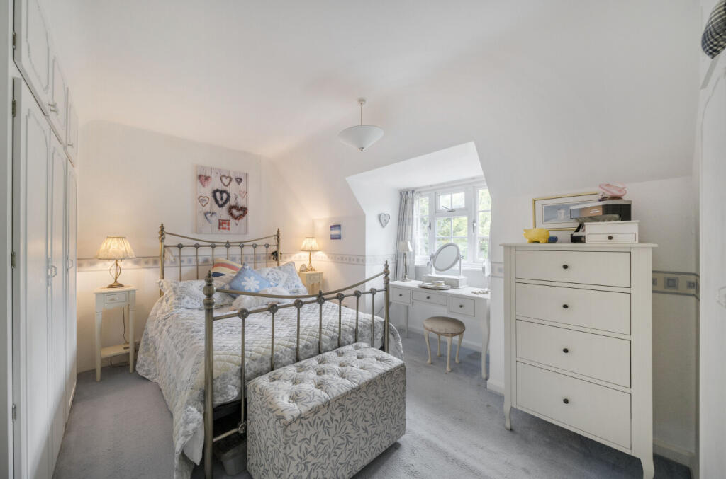 1296274-20-682de2...