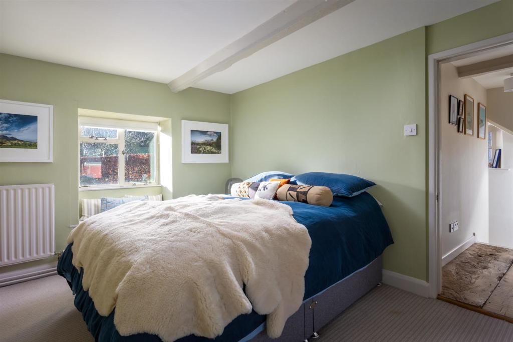 32 - Lawrence Cottage - GL54 4AG - Web.jpg