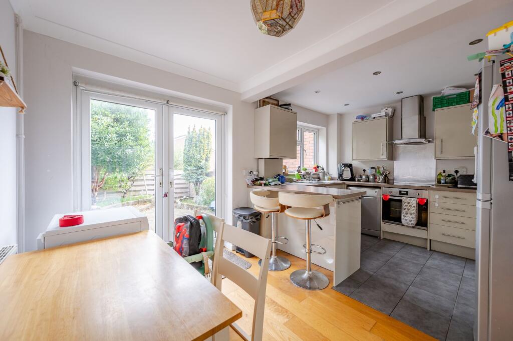 Kitchen/ Dining Area