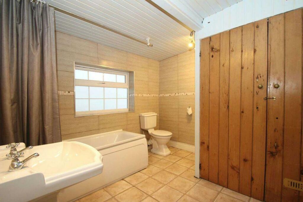 Bathroom Aspect 2