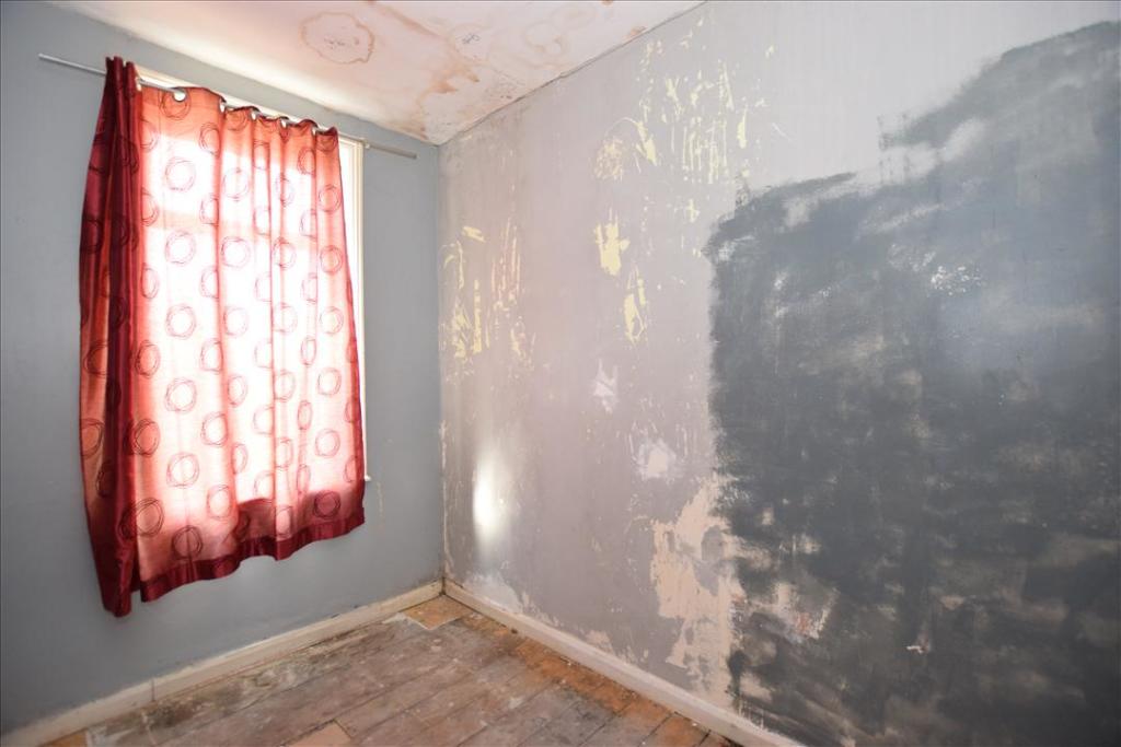 LOWER FLAT BEDROOM TWO