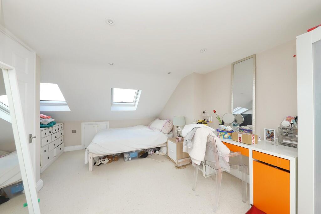 11 Tudor Close (2...