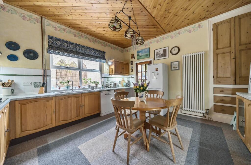 52 Hillmorton Road, Rugby