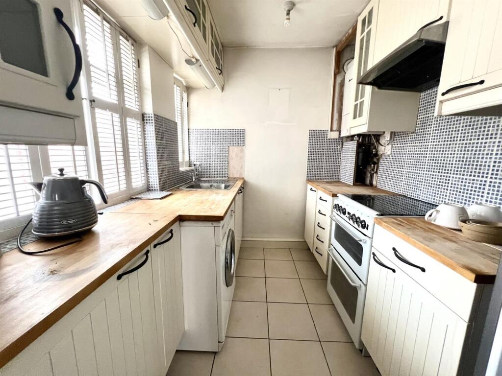 kitchen 1.jpg