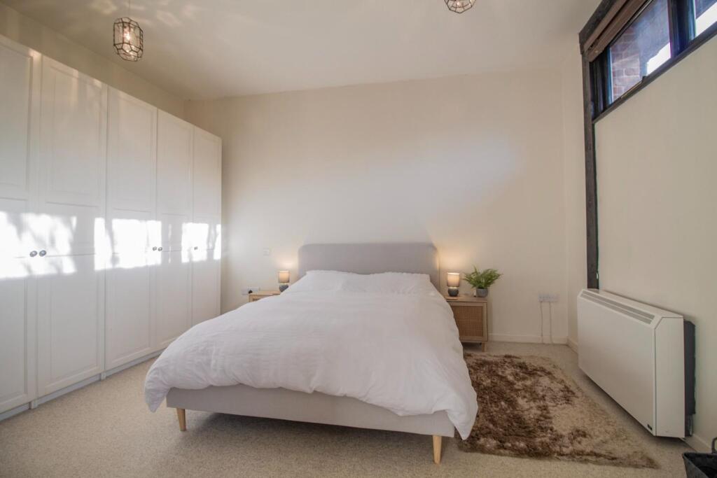 2 Dovedon Mews, Whepstead [Bedroom One] 01.jpg