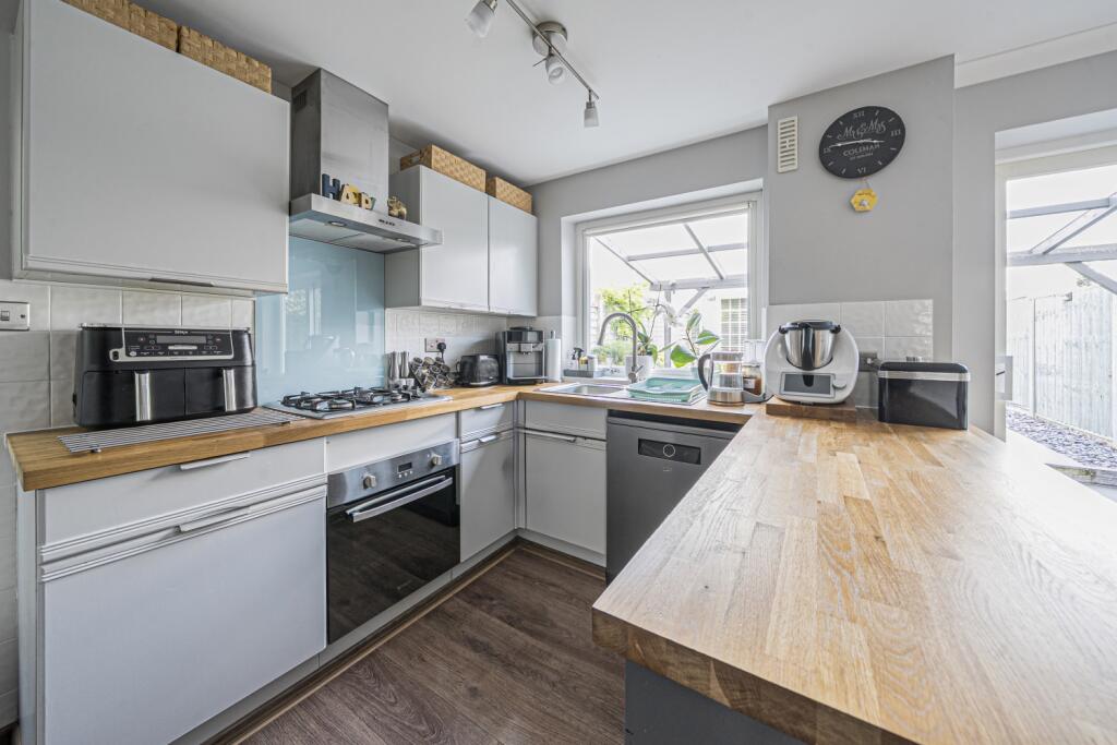 Weatherthorn kitchen 1