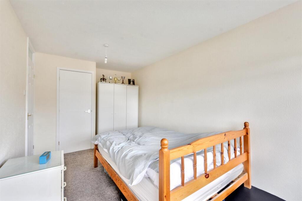 Bedroom 1_2.jpeg