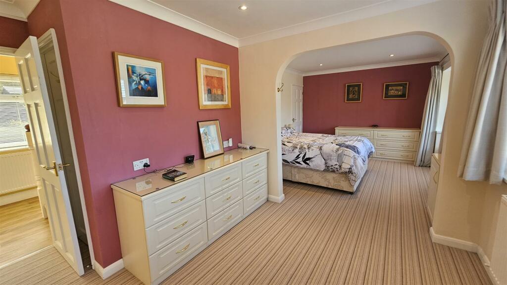 PRINCIPAL BEDROOM SUITE