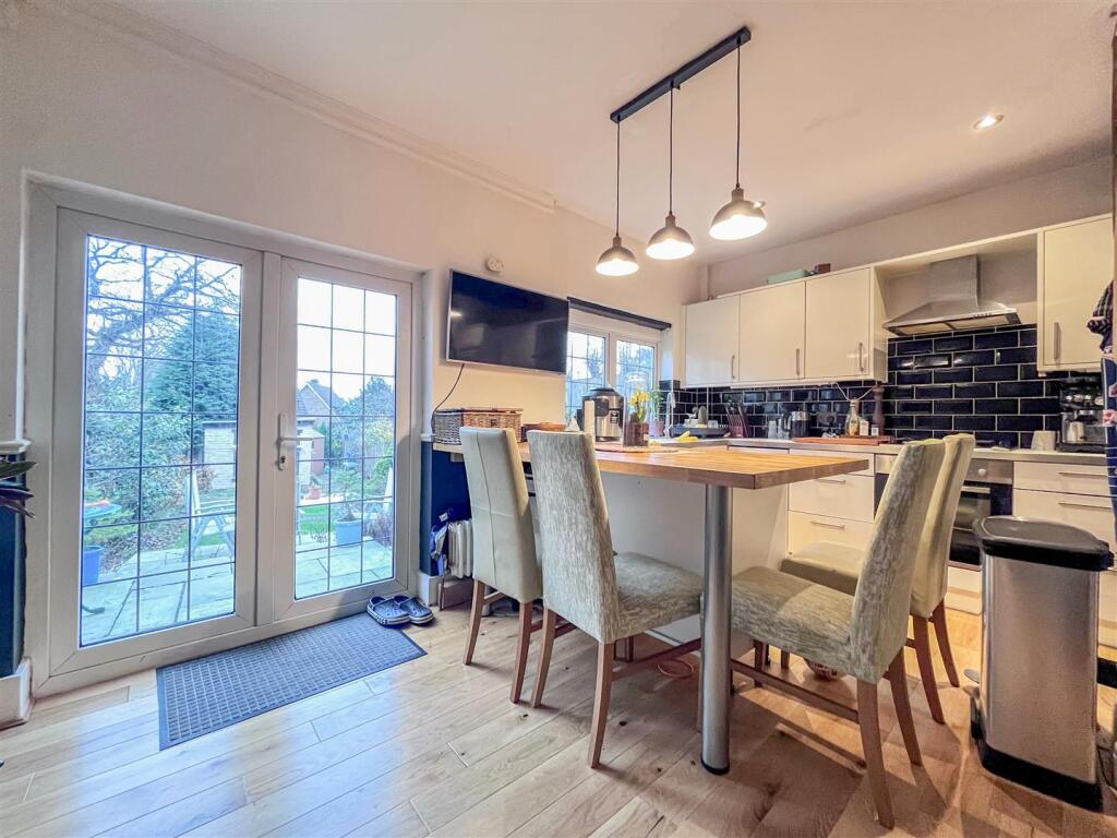 kitchen 2.jpg