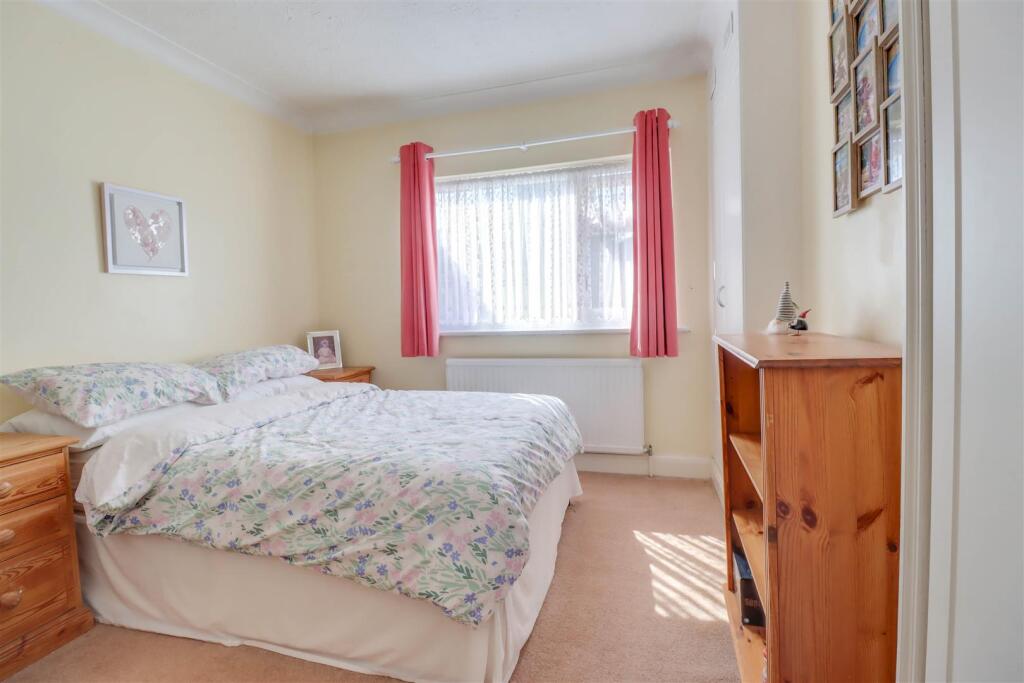 111 RUNWELL ROAD INSIDE-7.jpg