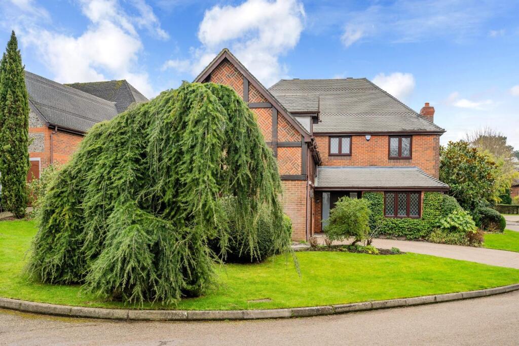 CUDDINGTON PARK CLOSE (14).jpg