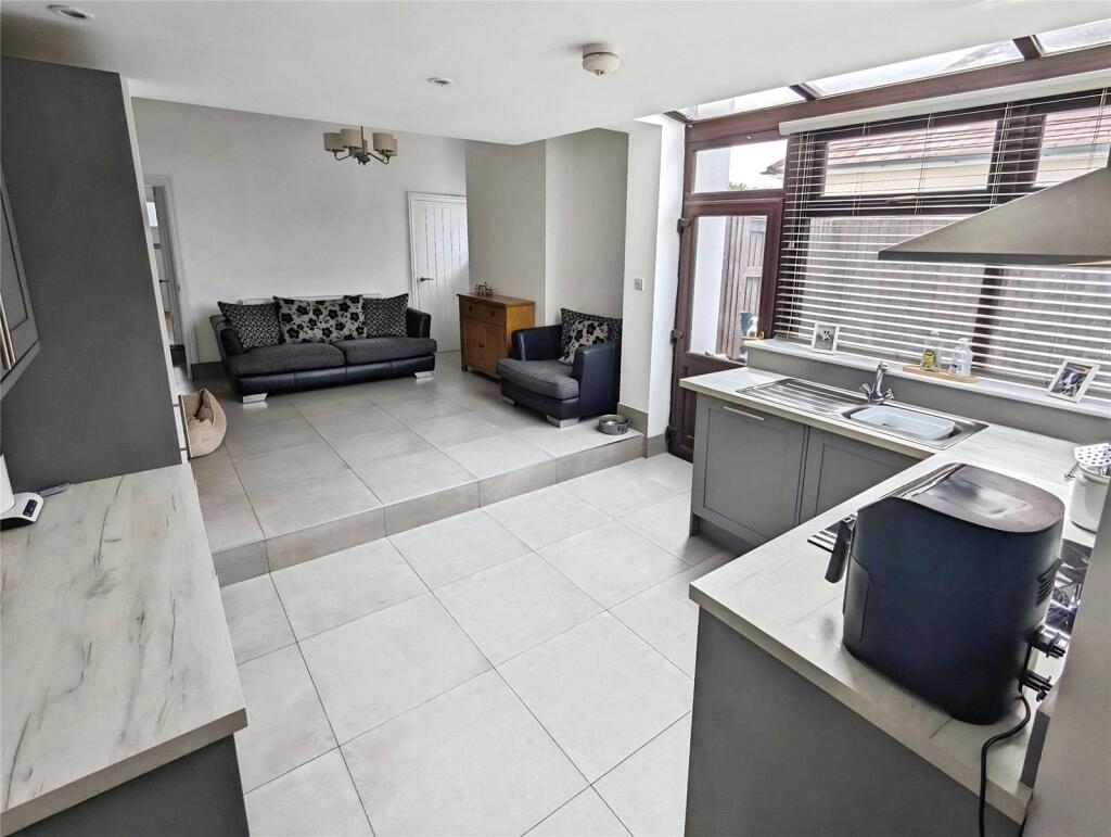 Kitchen/Lounge