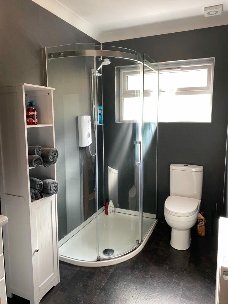 SHOWER ROOM