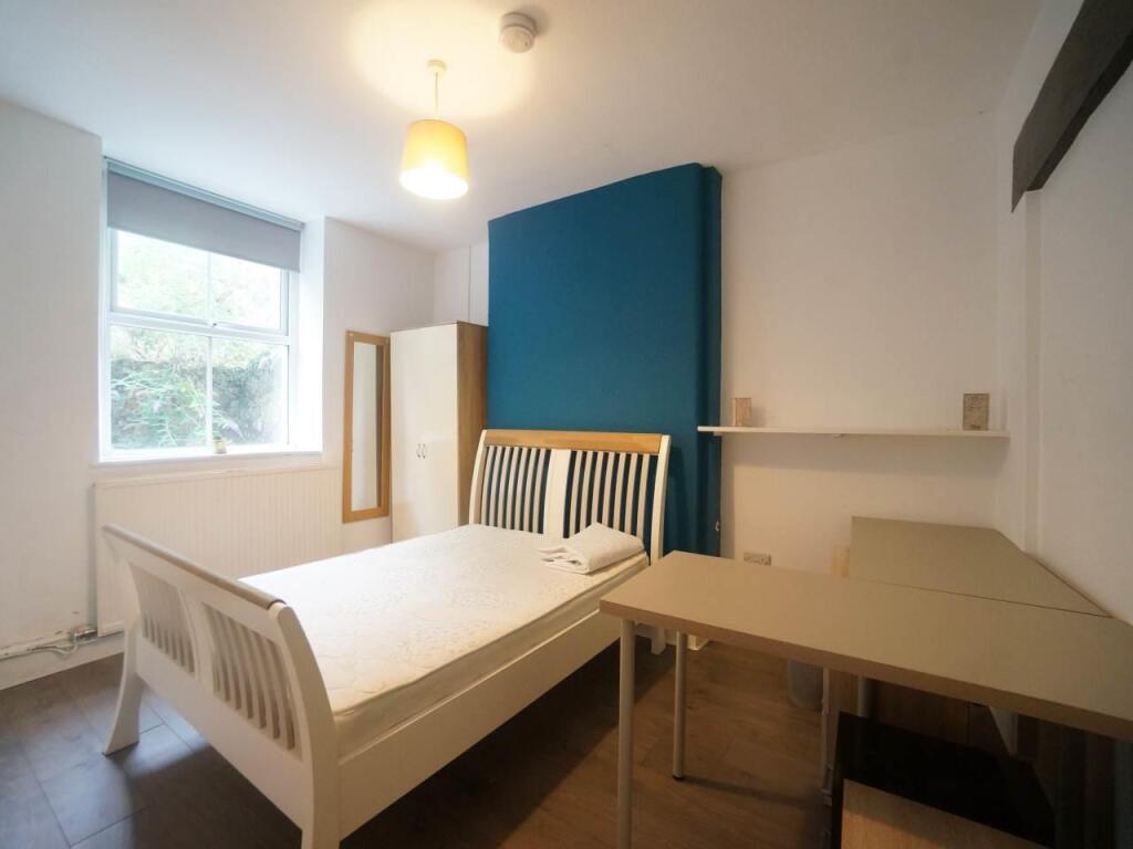 Bedroom 1 .JPG