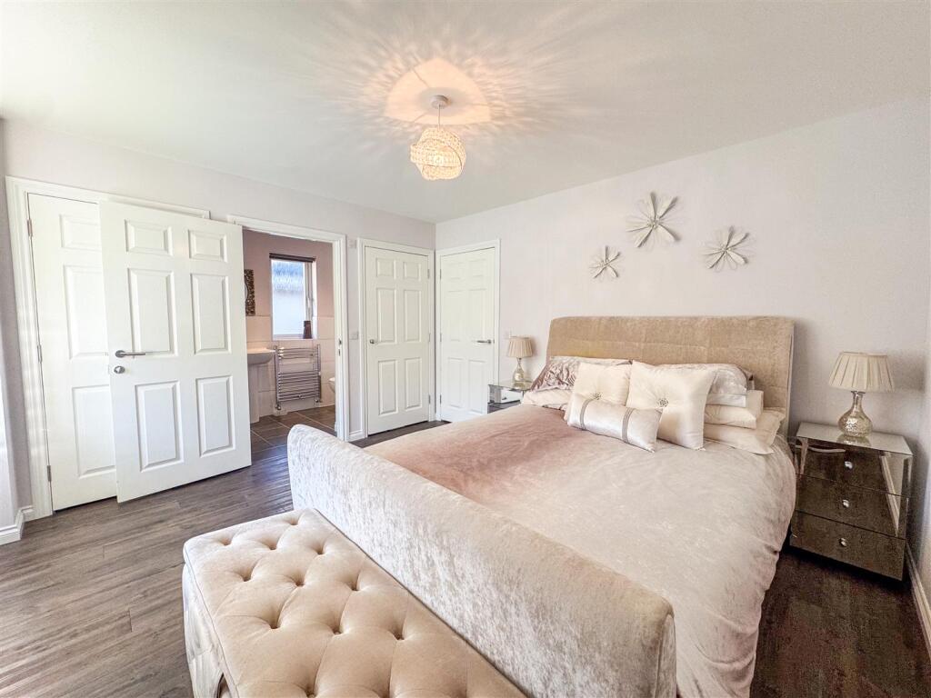 Master/En-Suite