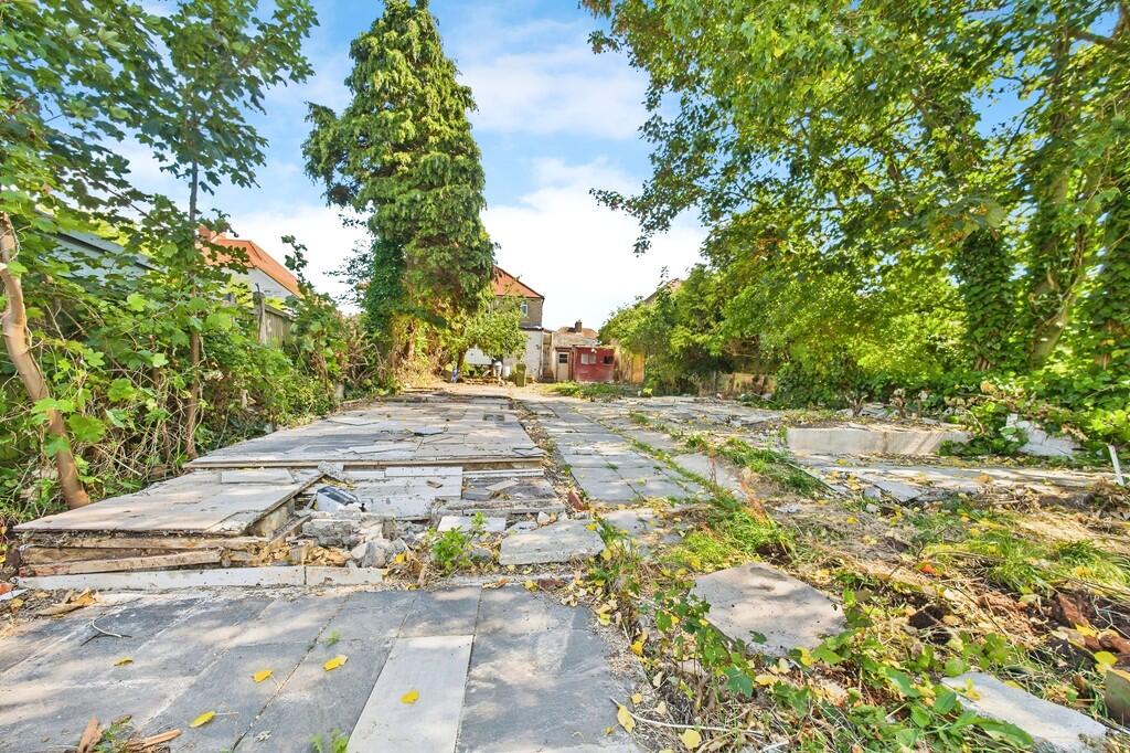 091caaa8-CAM01085...