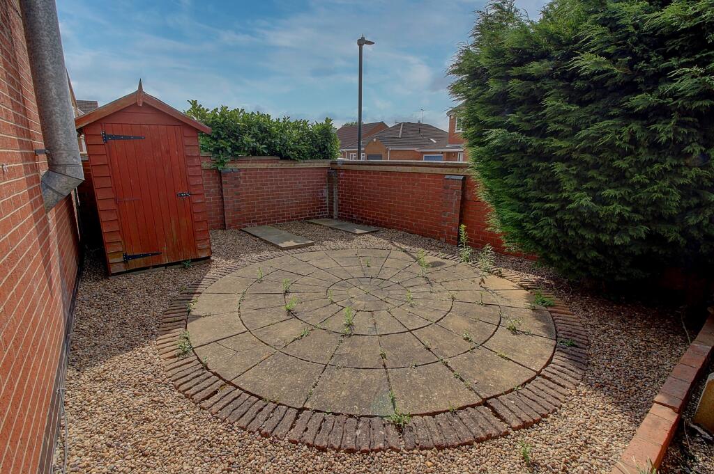 20. Side Garden Seating Area