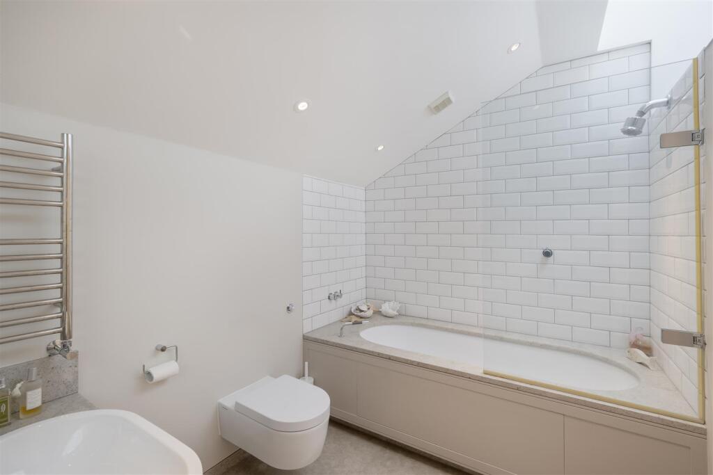 Maskells-32 Norland Square-14_Hi.jpg