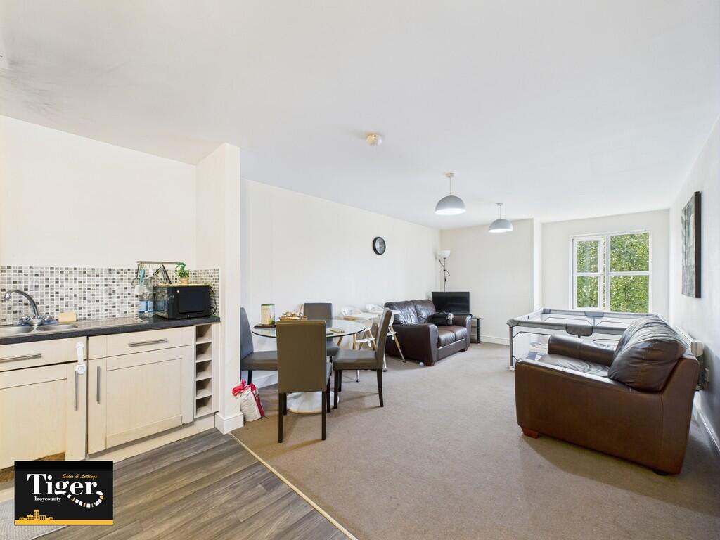 CAM02176G0-PR0599...