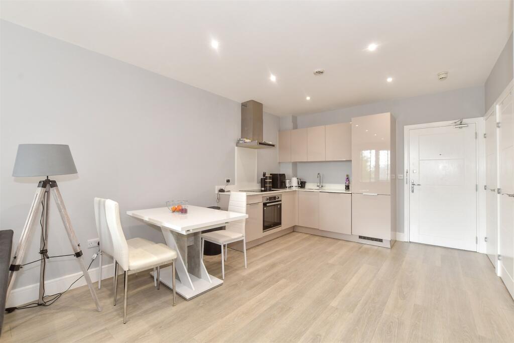 Lounge/Kitchen