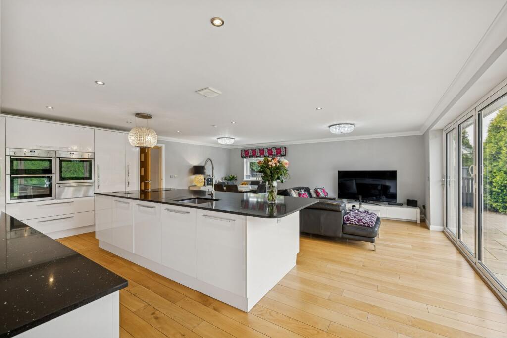 Open Plan Kitchen/Dining/Living Area