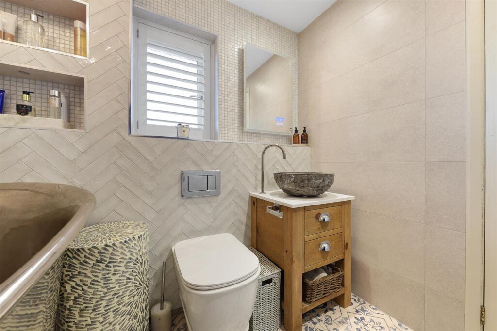 Bathroom.2.jpg