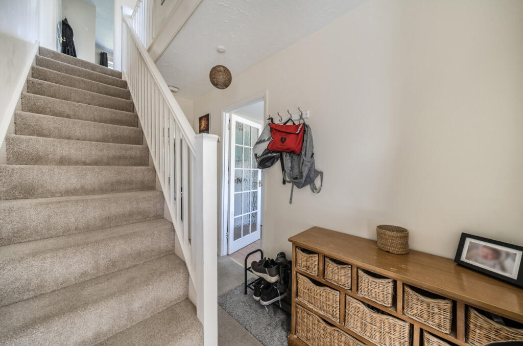 1347991-3-68bed52...