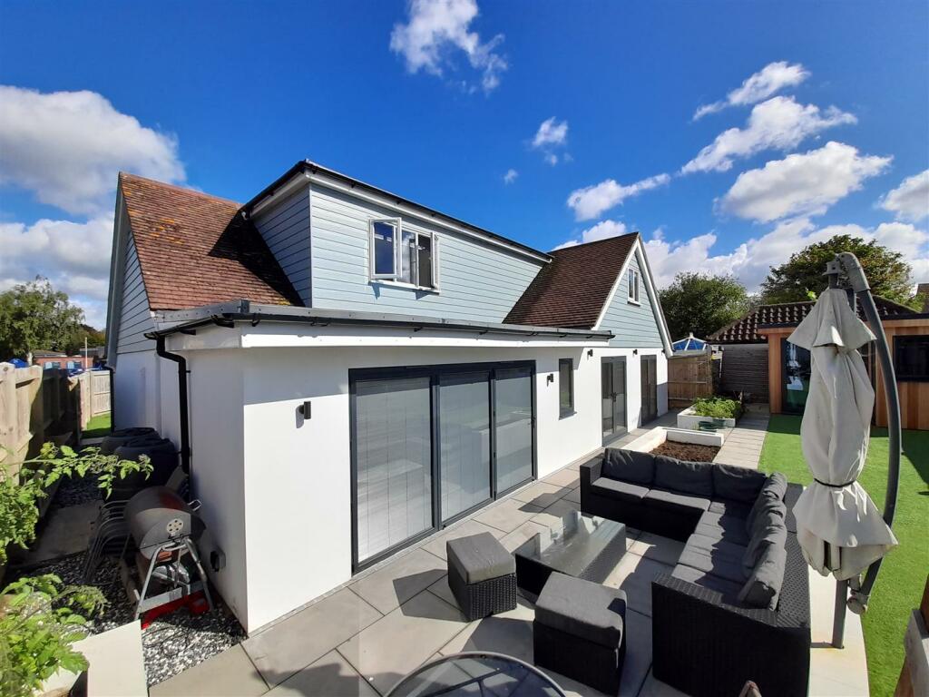 Rear garden 2.jpg