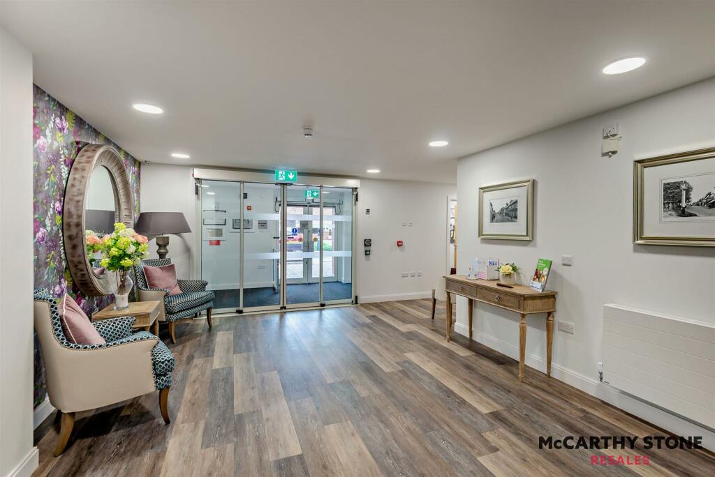 8600809-interior16-800.JPG