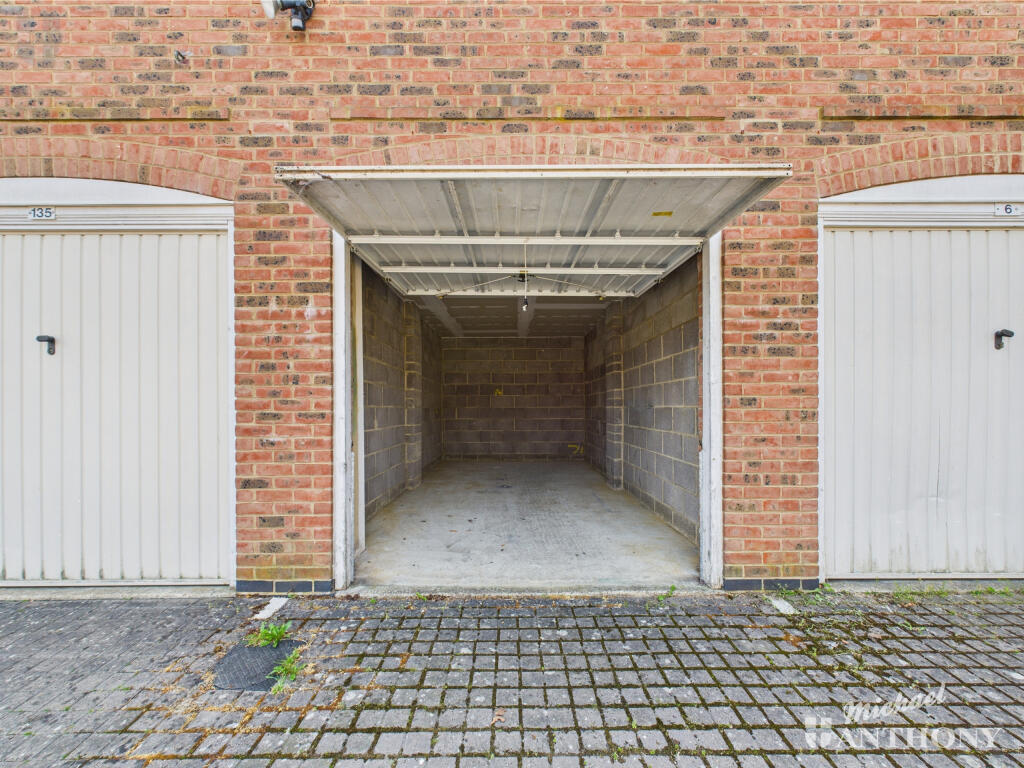 CAM03852G0-PR0262-STILL018