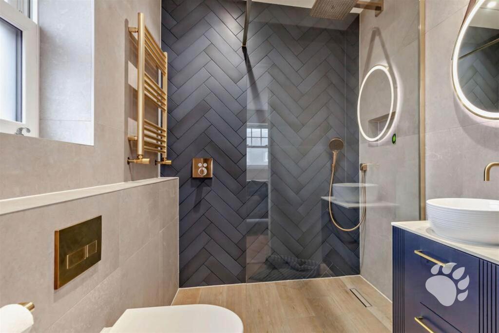 Bedroom Three En Suite