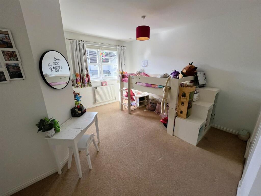 BEDROOM 2