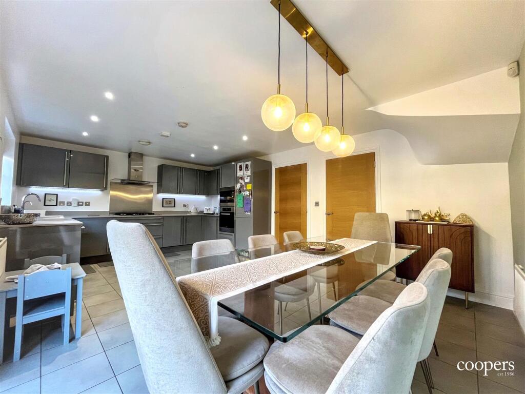 Kitchen 5.jpg