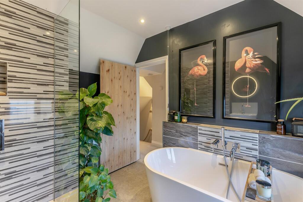 8632704-interior43.jpg