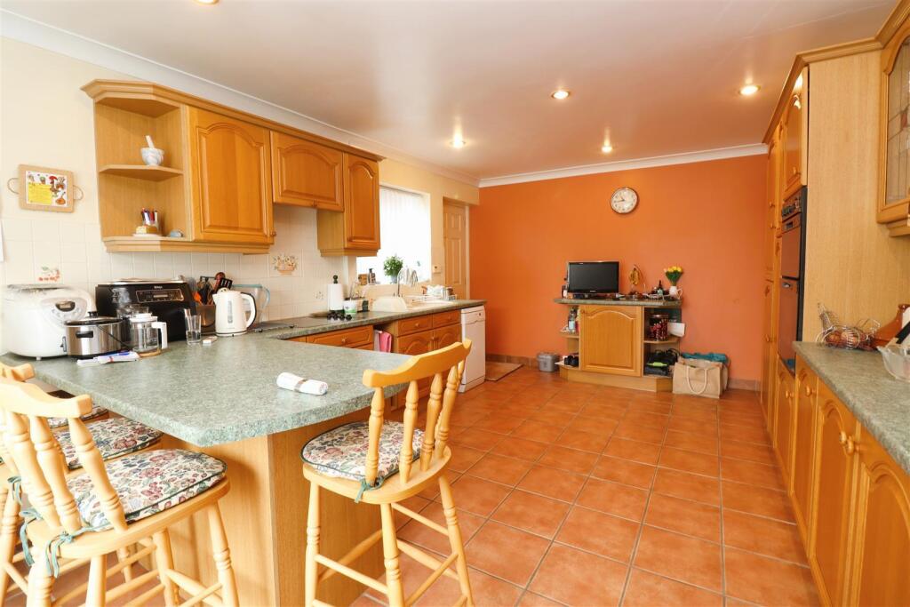 Kitchen / Breakfast Room